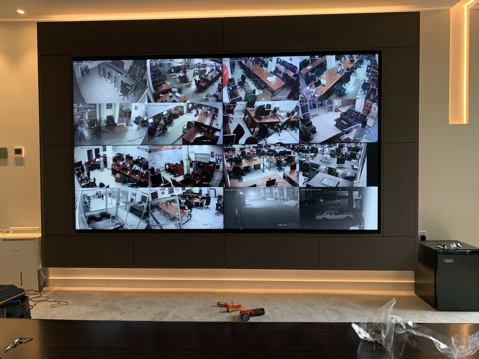 2×2 Video Wall — detail 2 · 2×2 Video Wall + Multi-Source · MK Iconic Solutions